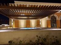 Luxury Apartment by the Sea with Amazing Amenities at Pearl Qatarの敷地内または近くにあるプール