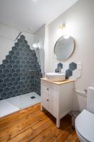 a bathroom with a sink and a shower at L&#39;Orée du Faubourg - VENDOME CENTRE in Vendôme