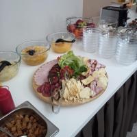 Đồ ăn tại/gần nhà khách