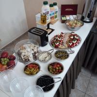 Đồ ăn tại/gần nhà khách