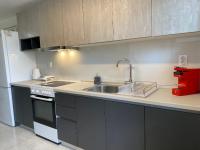 Kuchyň nebo kuchyňský kout v ubytování Spacius Garden flat ,1km from the beach , Sleeps 5 ,by likeyourhome