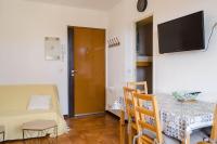 Telewizja i/lub zestaw kina domowego w obiekcie T2 cabine avec terrasse plein sud 30m2 aux angles