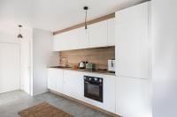 Kuchnia lub aneks kuchenny w obiekcie T3 Calme - Idéal Famille & Pros - Parking - Jardin - WiFi - Netflix