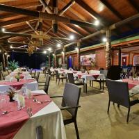 Restaurace v ubytování Hotel Oasis de Kiamu
