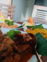 エッラにあるEagle View villaの食べご飯の盛り合わせ