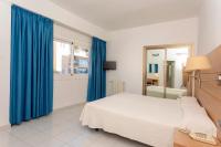 Postel nebo postele na pokoji v ubytování Hotel Ibiza Playa