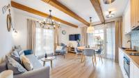 Televízia a/alebo spoločenská miestnosť v ubytovaní Apartamenty Sun & Snow Port Krynica przy porcie i promenadzie