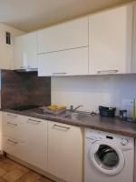 Kuchyňa alebo kuchynka v ubytovaní Appartement avec piscine proche plage et commerces
