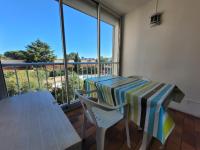 Balkón alebo terasa v ubytovaní Appartement avec piscine proche plage et commerces