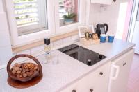 Kuchnia lub aneks kuchenny w obiekcie Apartment Katarina Vrboska