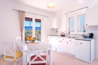 Kuchnia lub aneks kuchenny w obiekcie Apartment Katarina Vrboska