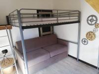 Poschodová posteľ alebo postele v izbe v ubytovaní Le Nid douillet splendide Linge fourni