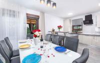 Kuchnia lub aneks kuchenny w obiekcie Holiday home in Buje - Buje Region 43026