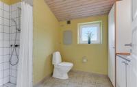 Koupelna v ubytování Two-Bedroom Holiday Home In Broager