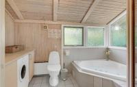 Koupelna v ubytování Holiday Home Lærkemose Sydals X