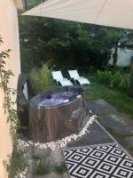 Vonkajšia záhrada v ubytovaní Crystal Spas Apartman-Balaton
