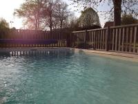 A piscina localizada em Hotel L&#39;Aunette Cottage ou nos arredores