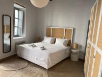 Posteľ alebo postele v izbe v ubytovaní Venghera Naousa Apartment in the heart of Naousa