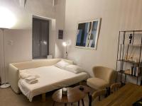 Posteľ alebo postele v izbe v ubytovaní Venghera Naousa Apartment in the heart of Naousa