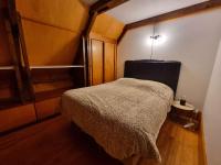 Posteľ alebo postele v izbe v ubytovaní Chalet 5 personnes, proche ski et rando, balcon sud, TV, lave-linge - FR-1-393-165