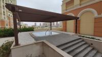 Luxury Apartment by the Sea with Amazing Amenities at Pearl Qatarの敷地内または近くにあるプール