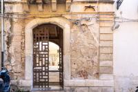 The facade or entrance of Gli Archi di Ortigia - Cala Rossa Cozy Apartment