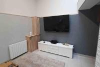 Televízia a/alebo spoločenská miestnosť v ubytovaní Sweet LOFT A PERIGNAT !!!