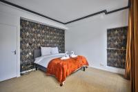 Łóżko lub łóżka w pokoju w obiekcie 2.Luxueux Duplex 6/8pers/Full Equipped/République