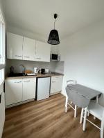 Dapur atau dapur kecil di Magnifique studio/parking priv&eacute; - DABNB