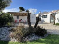 Vonkajšia záhrada v ubytovaní Maison familiale 10 pers, annexe, plage 250m, wifi, parking, jardin clos, terrasse avec pergola - FR-1-224B-163
