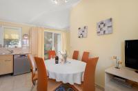 Kuchyň nebo kuchyňský kout v ubytování Apartments Ljubica Pulj