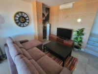 Televízia a/alebo spoločenská miestnosť v ubytovaní Bel appartement à 200m de la mer!