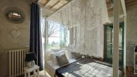 A bed or beds in a room at Podere Le Vedute