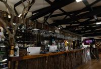 Ο χώρος του lounge ή του μπαρ στο Tullah Lakeside Lodge