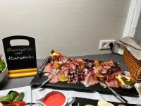 Jídlo v penzionu nebo okolí