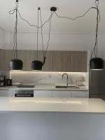 Kuchyňa alebo kuchynka v ubytovaní Downtown City Apartment