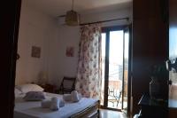 Posteľ alebo postele v izbe v ubytovaní Poseidon Studios Chania Center