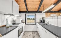 Kuchyň nebo kuchyňský kout v ubytování Holiday Home Julianevej Hvide Sande Ix