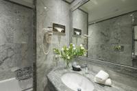 A bathroom at Vibe Nazionale
