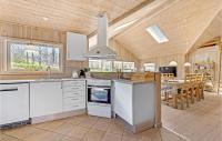 Kuchyň nebo kuchyňský kout v ubytování Holiday Home Udsigten Rudkøbing I