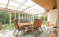 Zahrada ubytování Three-Bedroom Holiday Home In Hjerm