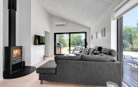 Posezení v ubytování Lovely Home In Grenaa With Wifi