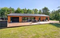 Zahrada ubytování Lovely Home In Grenaa With Wifi