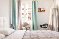 Posteľ alebo postele v izbe v ubytovaní Apt w/ View of OlympusZeusTemple/4BEDR-3BATH-2KITC