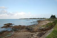 a view of the ocean from a rocky beach at Chambres d&#39;hôtes - Chez Stephane in L&#39;Ile d&#39;Yeu