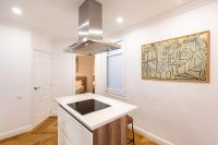Kuchyňa alebo kuchynka v ubytovaní Majestic 4BR/4BATH apartment in Sagrada Familia area