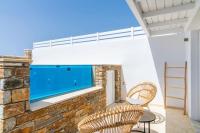 The swimming pool at or close to Dream House "B"