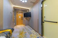 Livington Hotelにあるテレビまたはエンターテインメントセンター