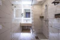 Livington Hotelにあるバスルーム