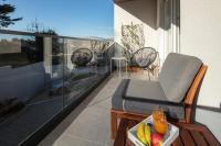 Balkón alebo terasa v ubytovaní Apartment with terrace and parking near beach